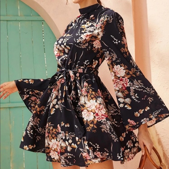 Floral Ruffle open back long lantern sleeve dress - Picture 2 of 3